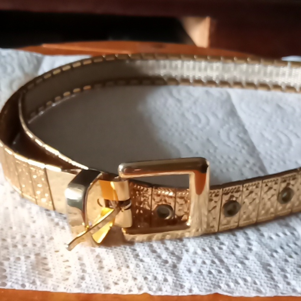 NWOT Gold Tone Flex Belt.Size 32 By 1.